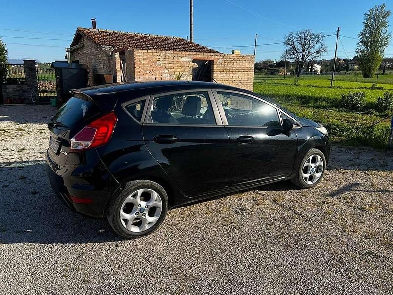 Usata Ford Fiesta Titanium 75 CV (55 kW) 2015 Berlina