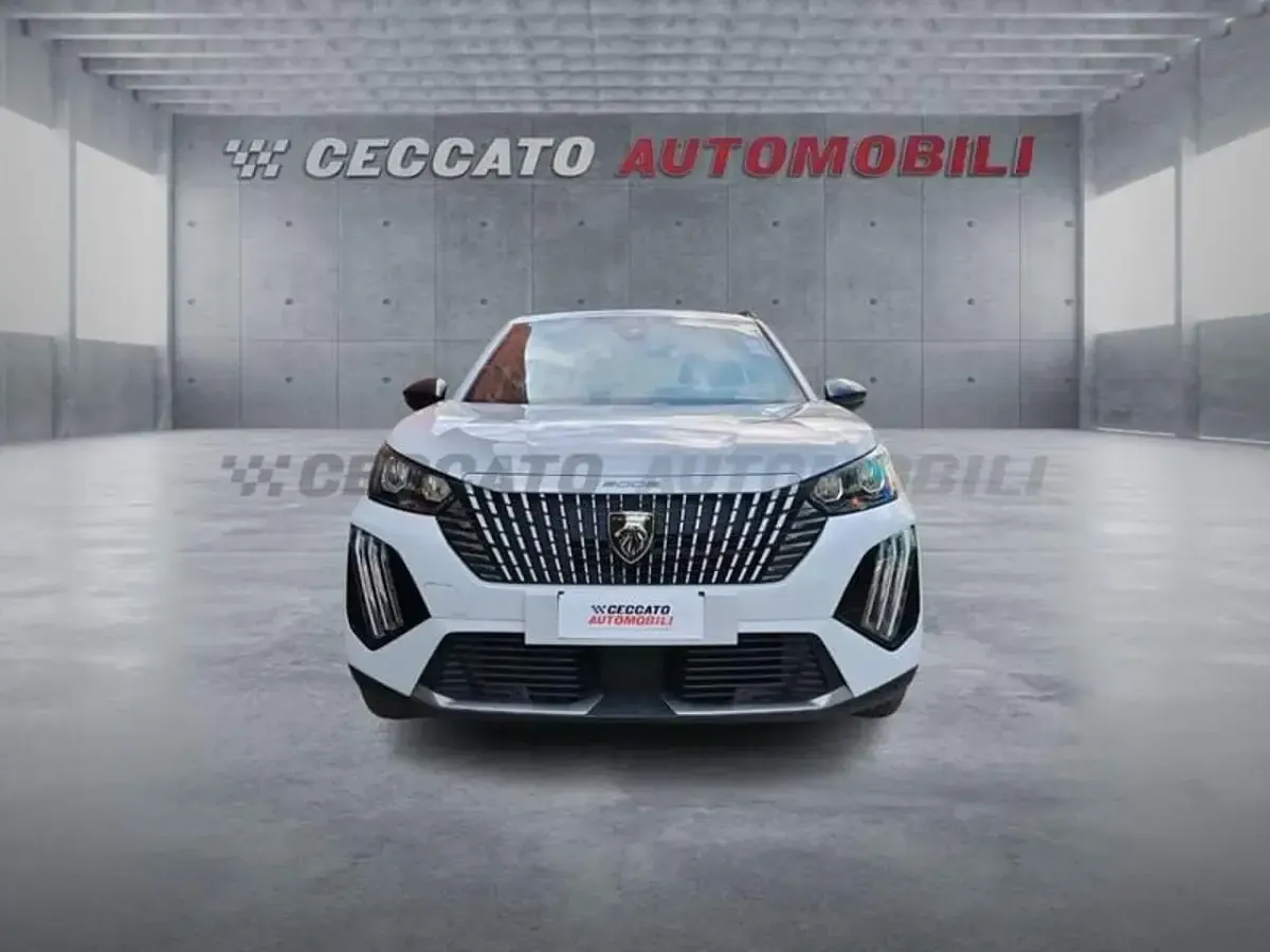 Nuova Peugeot e-2008 Allure 114 kW (156 CV) 2025 Bianco SUV