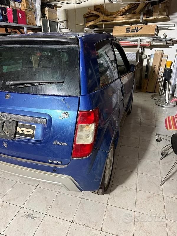 Usata Ligier IXO 5 CV (3 kW) 2011 Blu Utilitaria