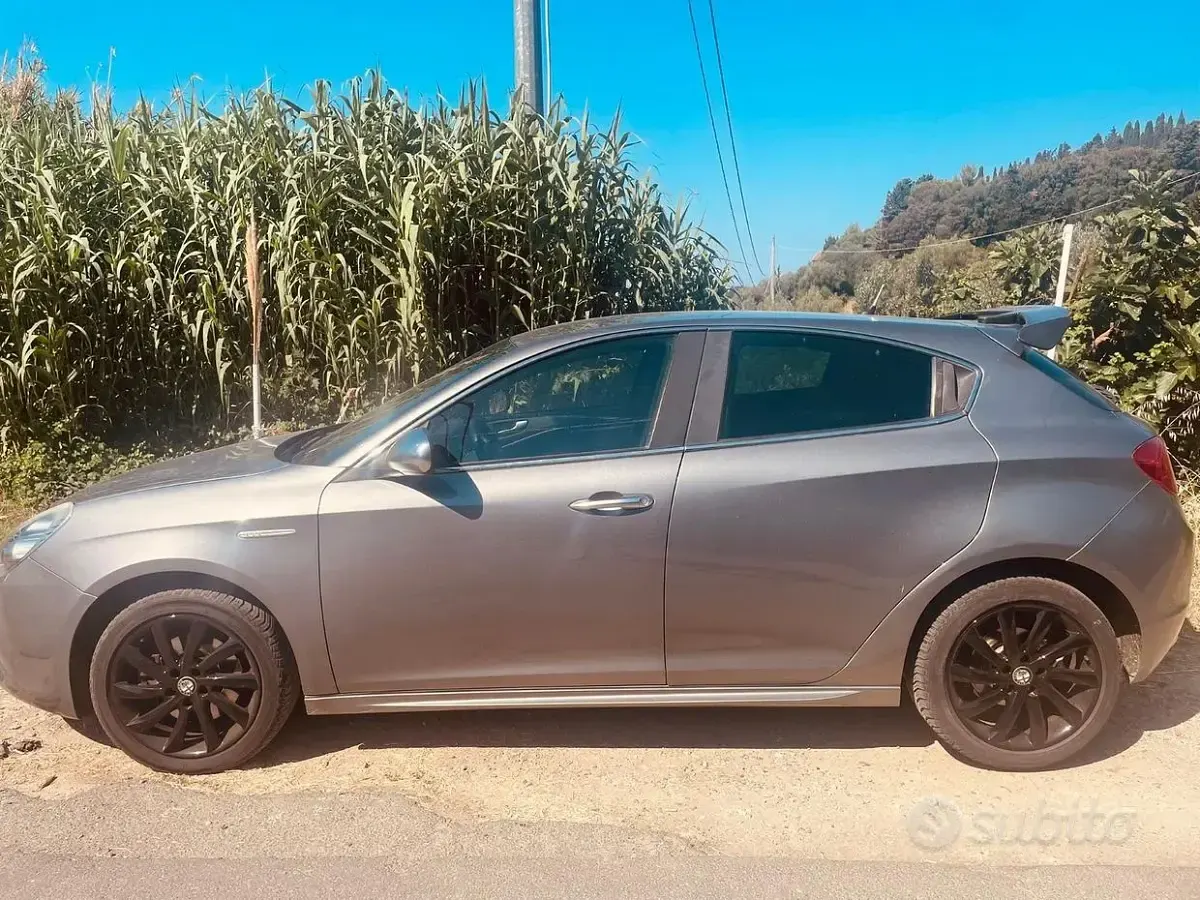 Usata Alfa Romeo Giulietta 140 CV (102 kW) 2012 Grigio Utilitaria
