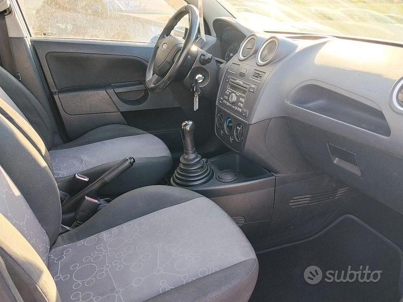 Usata Ford Fiesta 2006 Blu Utilitaria