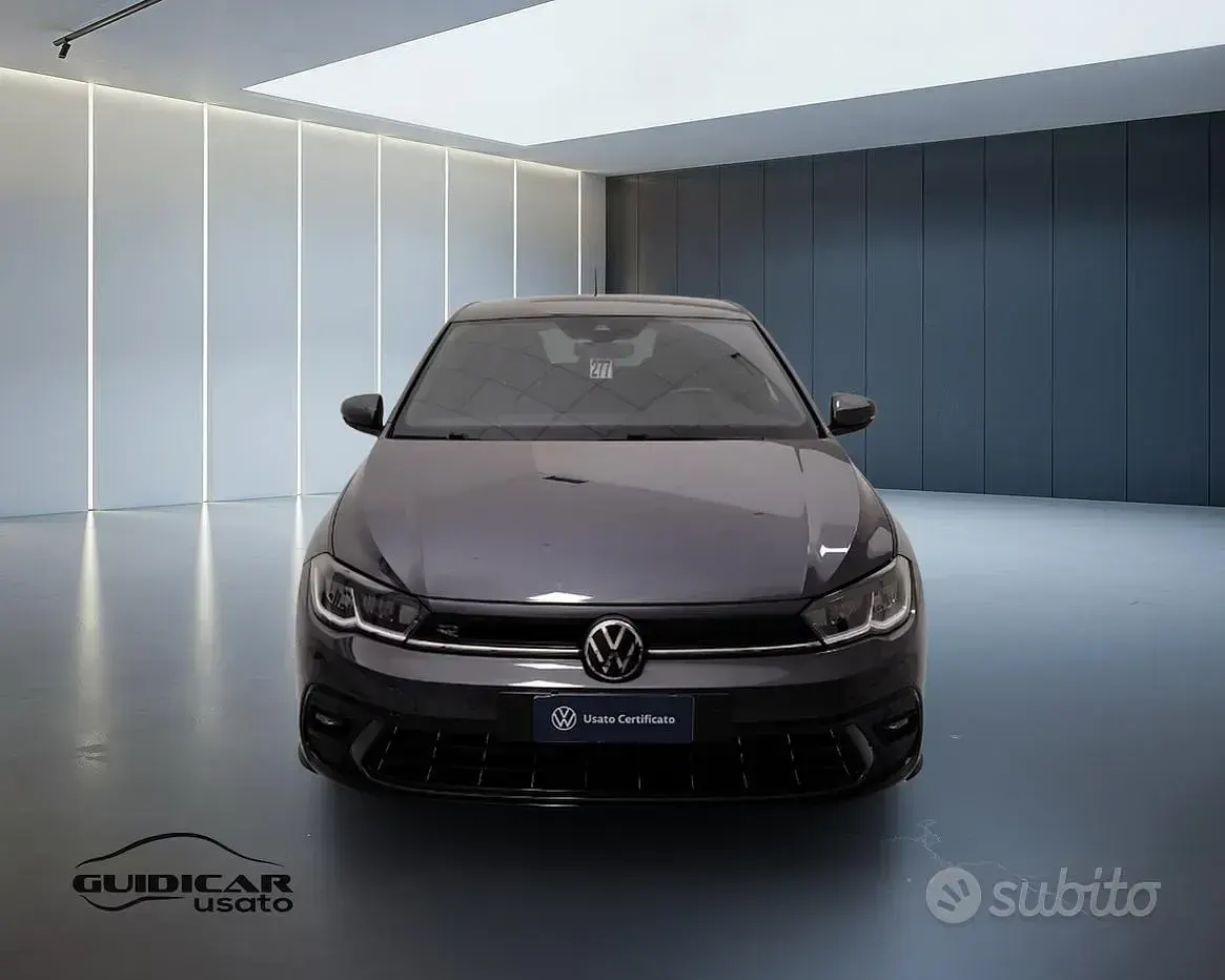 Usata VW Polo R-line 95 CV (69 kW) 2023 Grigio Utilitaria
