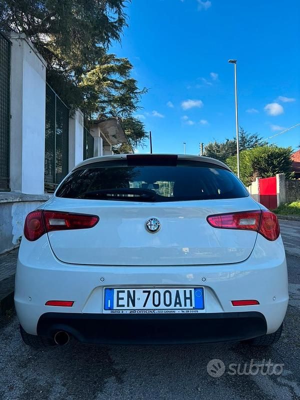 Usata Alfa Romeo Giulietta Progression 105 CV (77 kW) 2012 Bianco Utilitaria