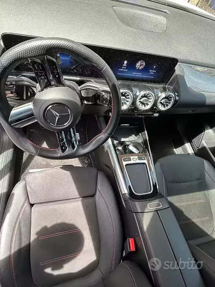 Usata Mercedes GLA200 163 CV (119 kW) 2024 Bianco SUV