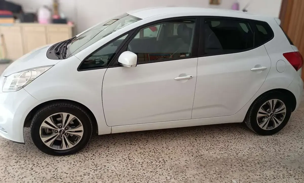 Usata Kia Venga 90 CV (66 kW) 2015 Bianco Utilitaria