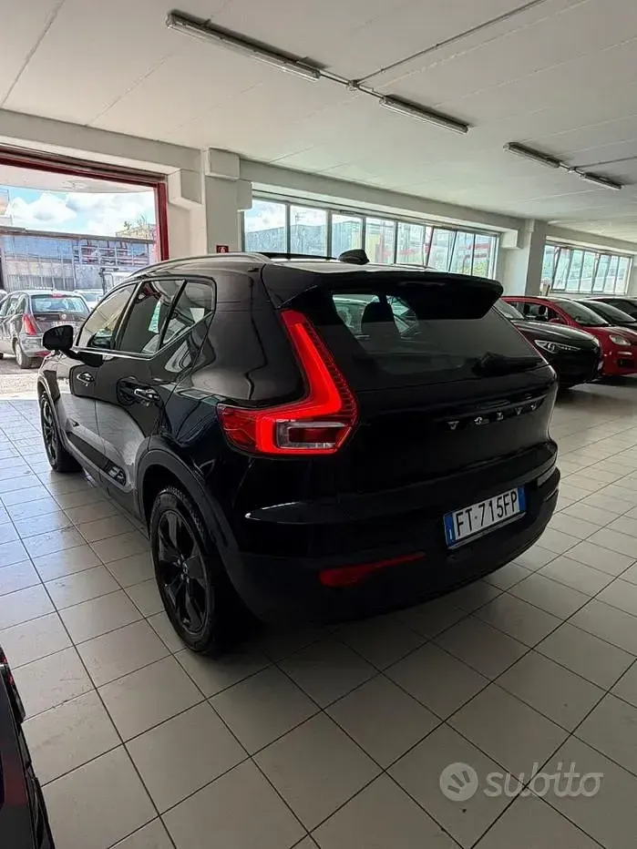 Usata Volvo XC40 Momentum 190 CV (139 kW) 2019 Nero SUV