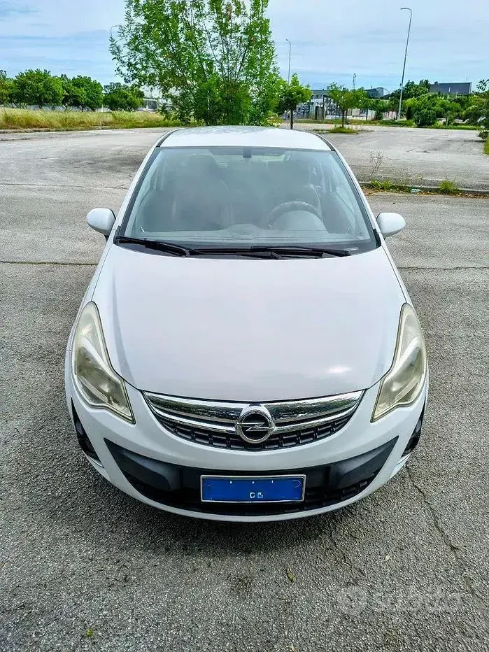 Begagnad Opel Corsa 85 HK (62 kW) 2012 Vit Halvkombi