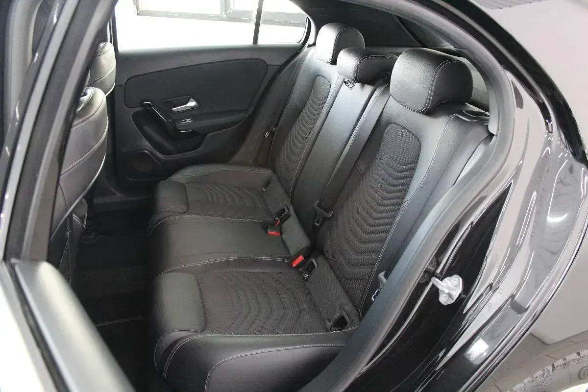 Usata Mercedes A180 Business 115 CV (84 kW) 2019 Nero