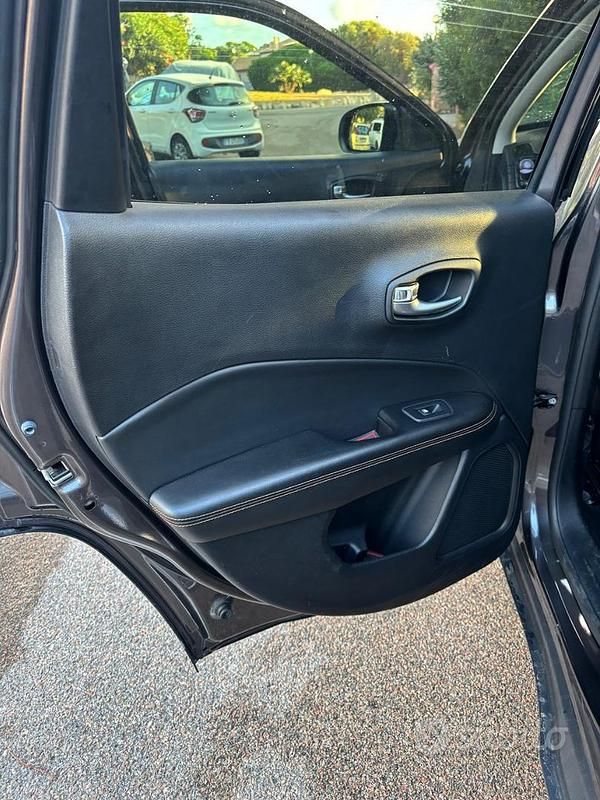 Usata Jeep Compass Limited 140 CV (102 kW) 2017 Grigio SUV