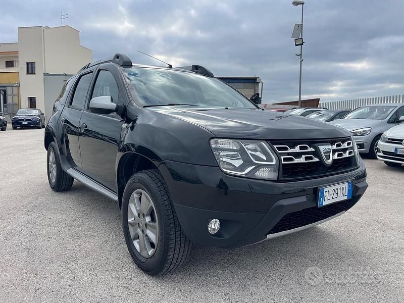 Usata Dacia Duster Lauréate 110 CV (80 kW) 2017 Grigio SUV