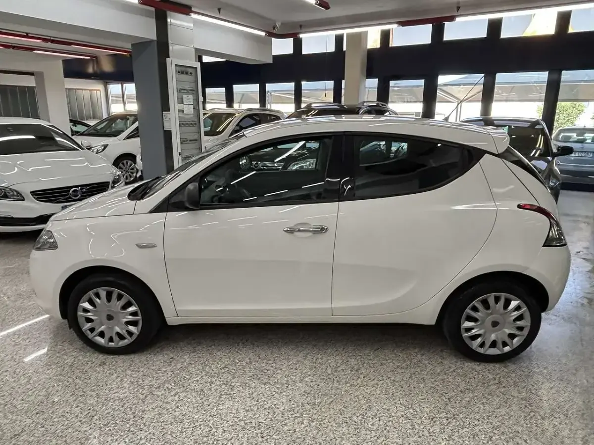 Usata Lancia Ypsilon Silver 95 CV (69 kW) 2013 Bianco Utilitaria
