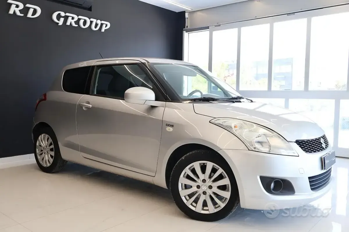 Usado Suzuki Swift GL 75 CV (55 kW) 2012 Gris Utilitario
