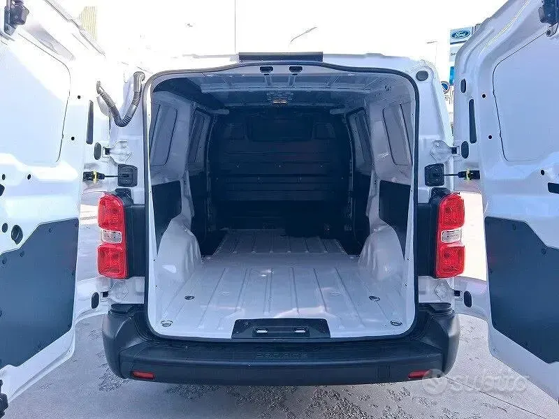 Second-hand Toyota Proace Active 56 kW (77 CP) 2024 Alb Monovolum