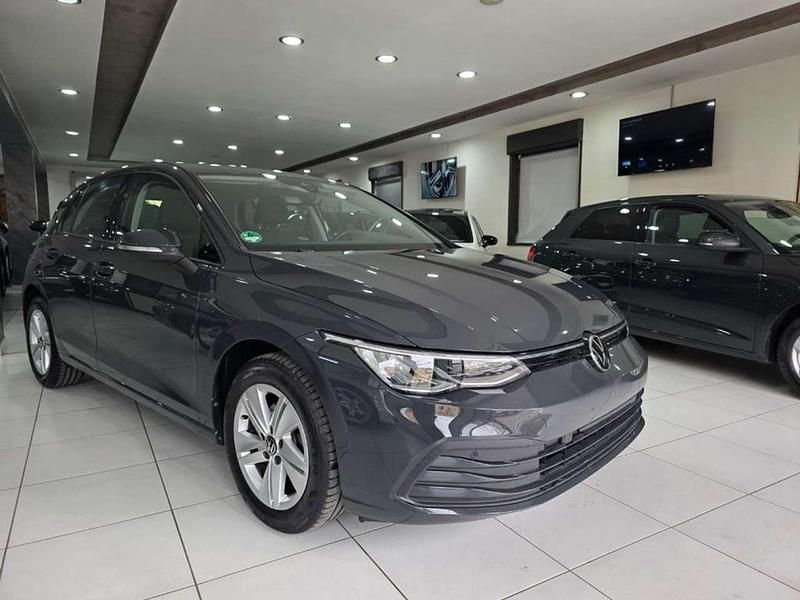 Usata VW Golf VIII Life 116 CV (85 kW) 2022 Grigio Berlina