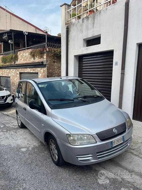 Usata Fiat Multipla 120 CV (88 kW) 2006 Grigio Monovolume