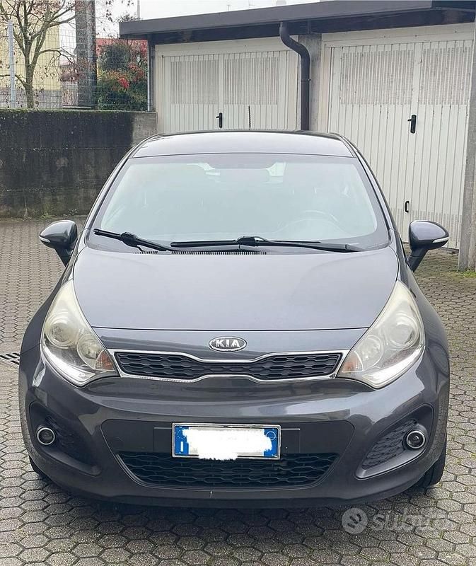 Usata Kia Rio 90 CV (66 kW) 2012 Grigio Utilitaria