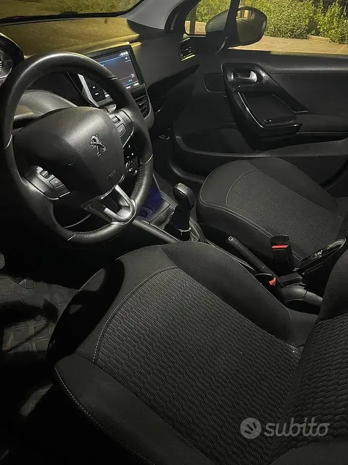 Usata Peugeot 208 75 CV (55 kW) 2018 Grigio Utilitaria
