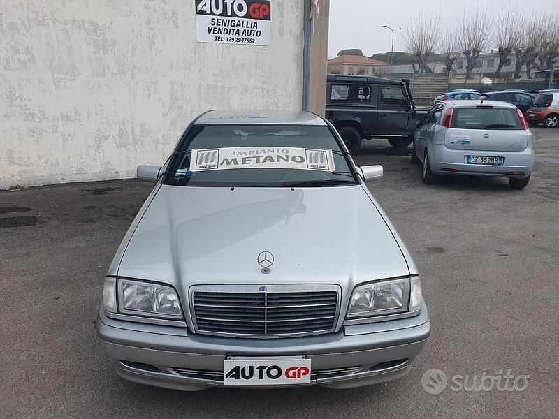 Usata Mercedes C200 193 CV (141 kW) 1998 Grigio Berlina