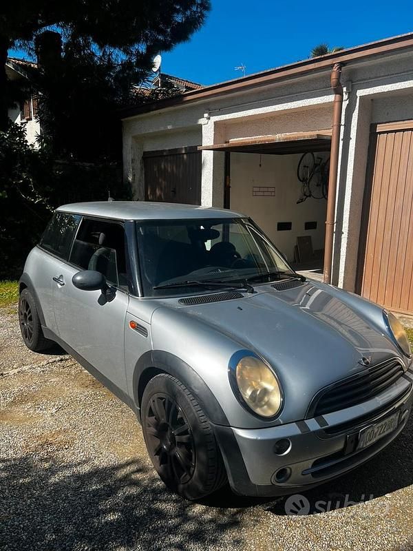 Begagnad Mini ONE 90 HK (66 kW) 2006 Grå Halvkombi