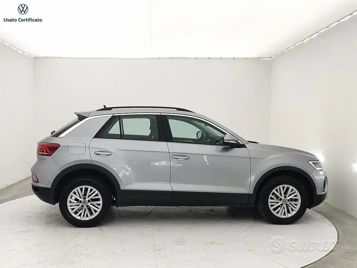 Usata VW T-Roc Life 116 CV (85 kW) 2024 Grigio SUV