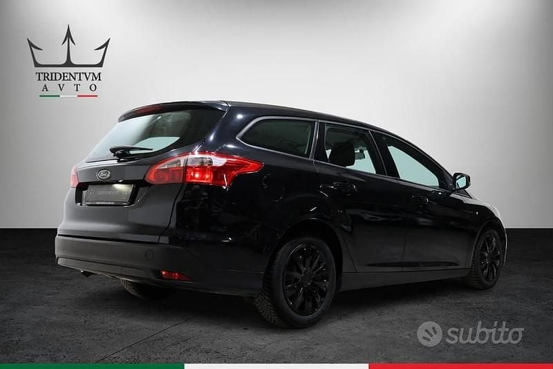 Begagnad Ford Focus Titanium 116 HK (85 kW) 2012 Svart Kombi