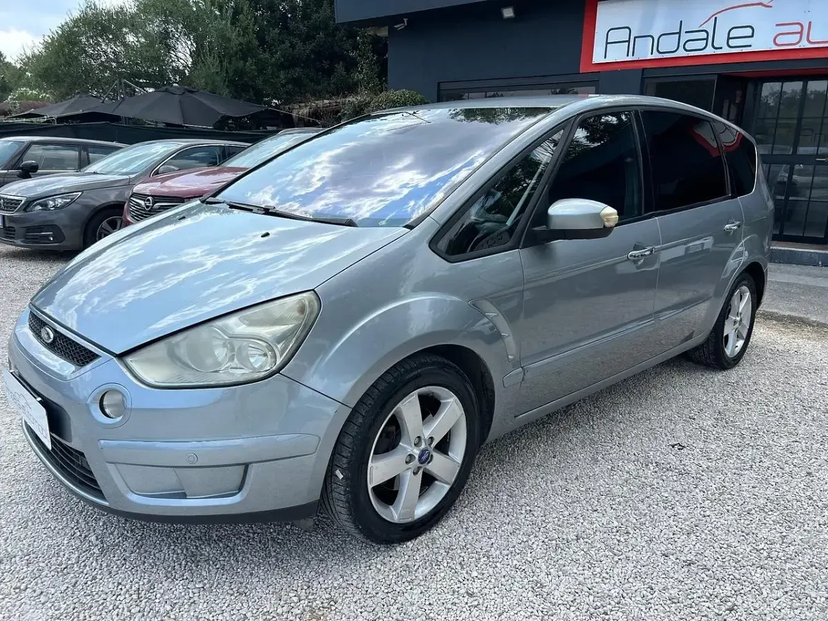 Usata Ford S-MAX Titanium 140 CV (102 kW) 2009 Argento Monovolume