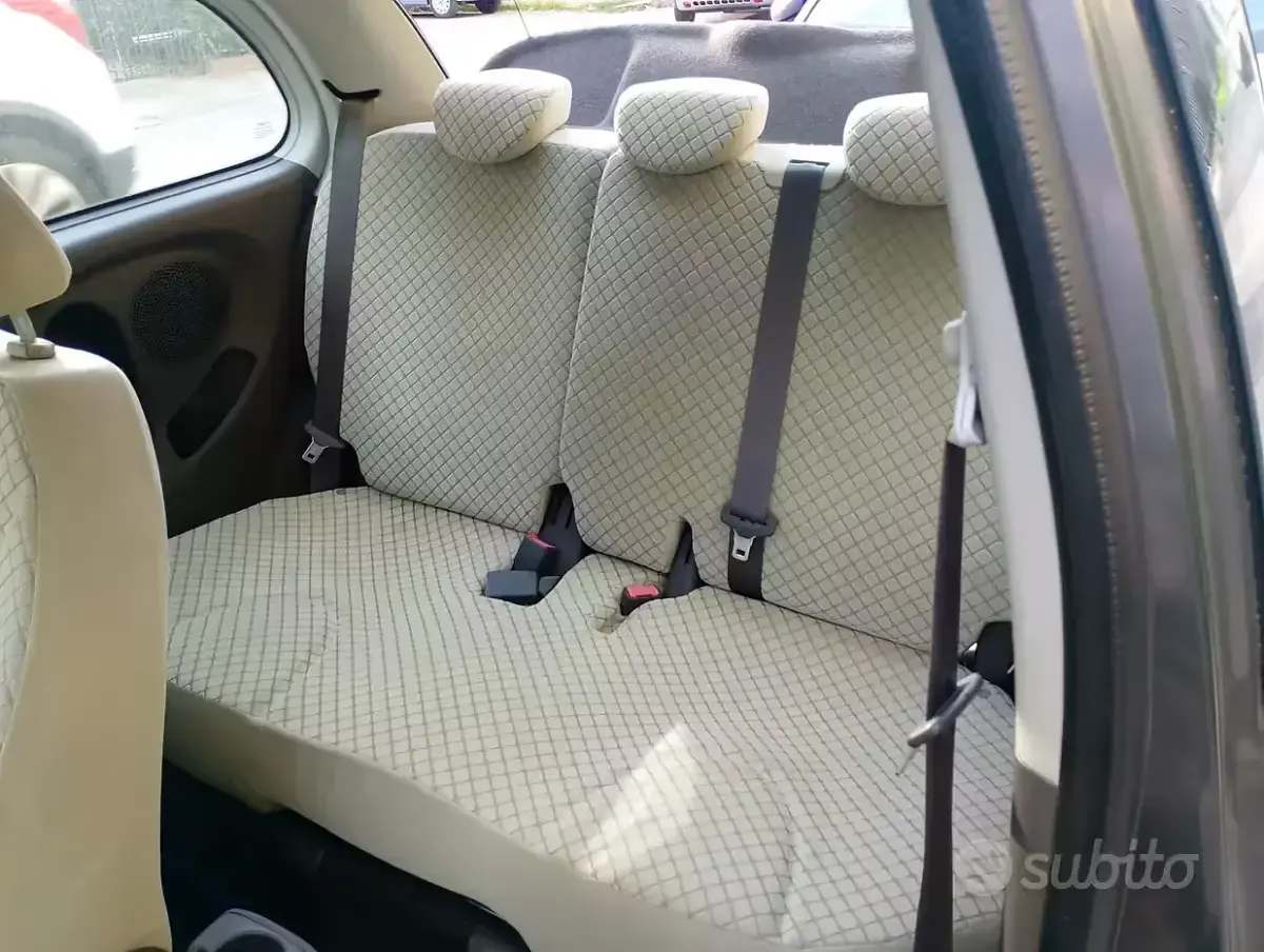 Usata Nissan Micra 80 CV (58 kW) 2006 Grigio Utilitaria