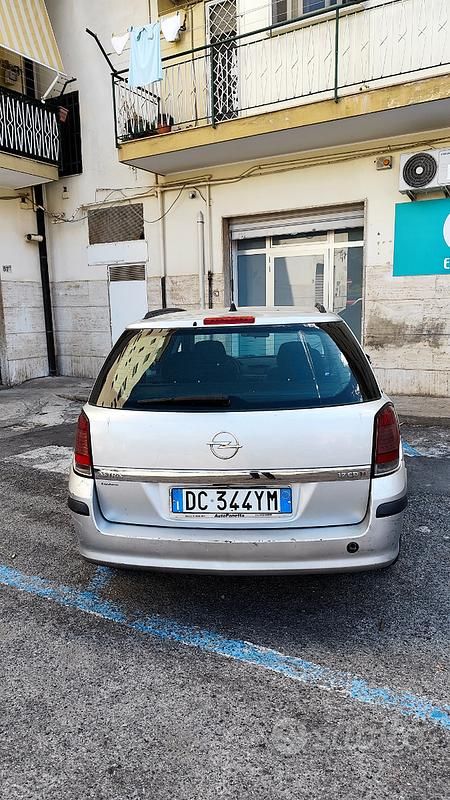 Usata Opel Astra 101 CV (74 kW) 2006 Grigio Station wagon