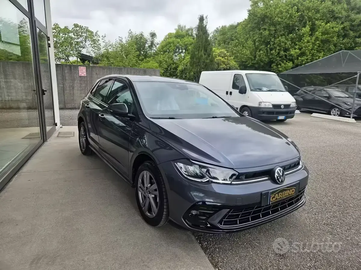 Usata VW Polo R-line 95 CV (69 kW) 2022 Grigio Utilitaria