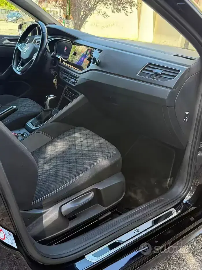 Usata VW Polo R-line 95 CV (69 kW) 2023 Nero Utilitaria