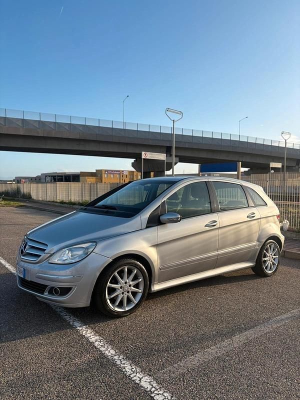 Usata Mercedes B180 Chrome 110 CV (80 kW) 2009 Grigio Monovolume