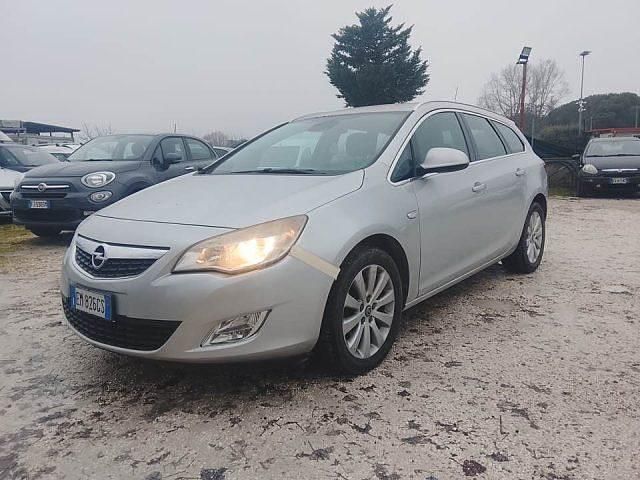 Usata Opel Astra Cosmo 110 CV (80 kW) 2012 Argento Station wagon