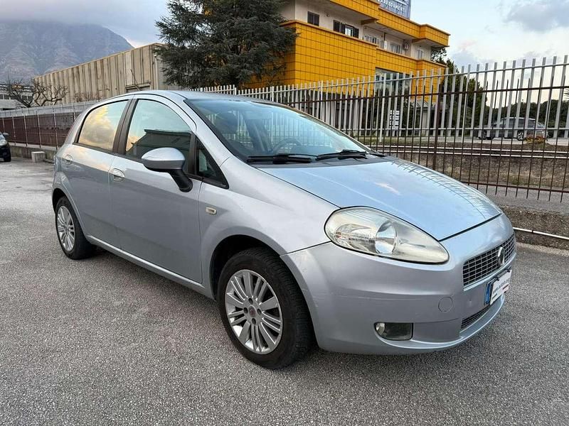 Usata Fiat Grande Punto Dynamic 77 CV (56 kW) 2009 Argento Utilitaria