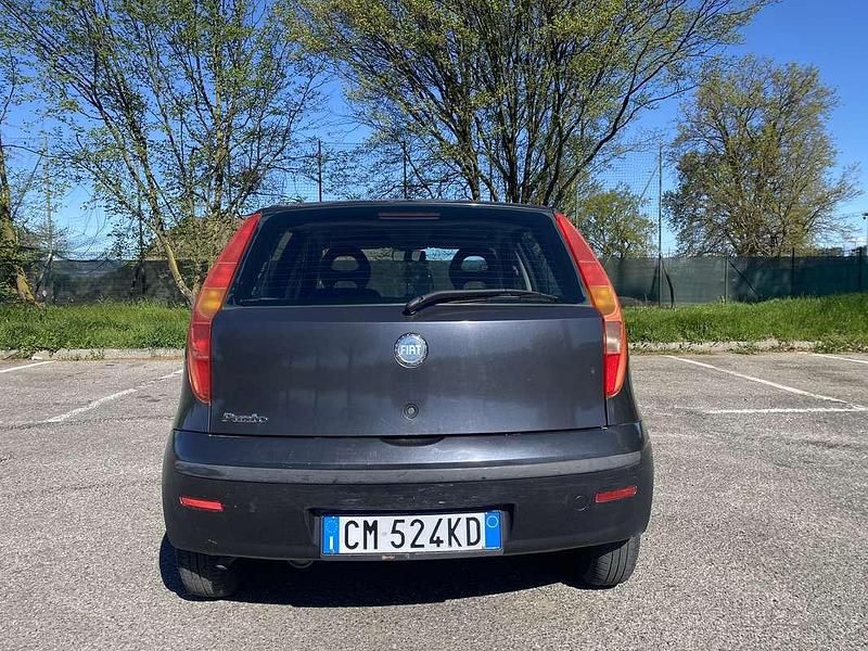 Usata Fiat Punto Dynamic 63 CV (46 kW) 2004 Utilitaria