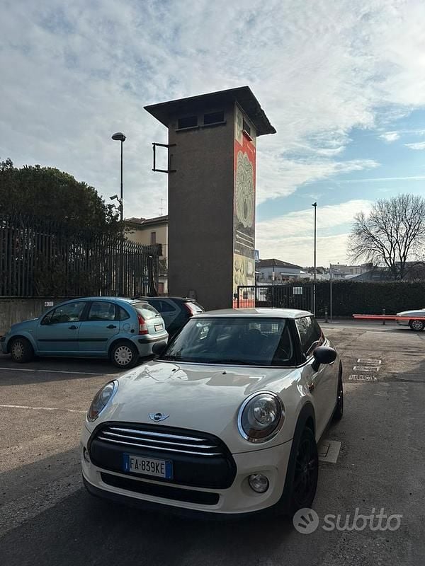 Usata Mini ONE 75 CV (55 kW) 2015 Bianco Utilitaria