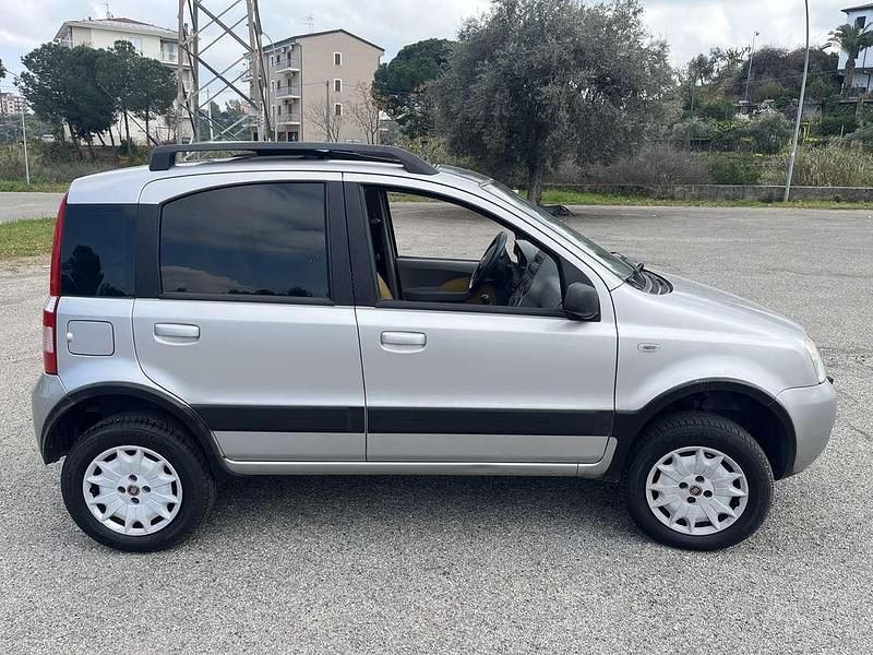 Usata Fiat Panda 4x4 Climbing 69 CV (50 kW) 2006 Utilitaria