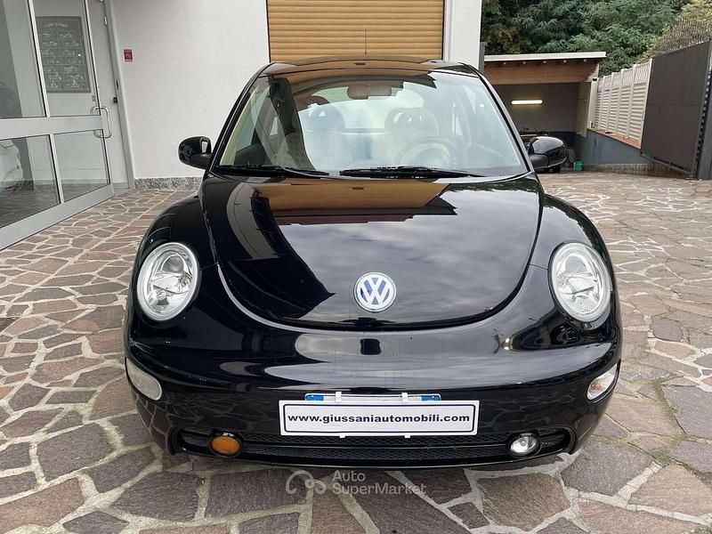 Usata VW New Beetle 102 CV (75 kW) 2002 Nero Utilitaria