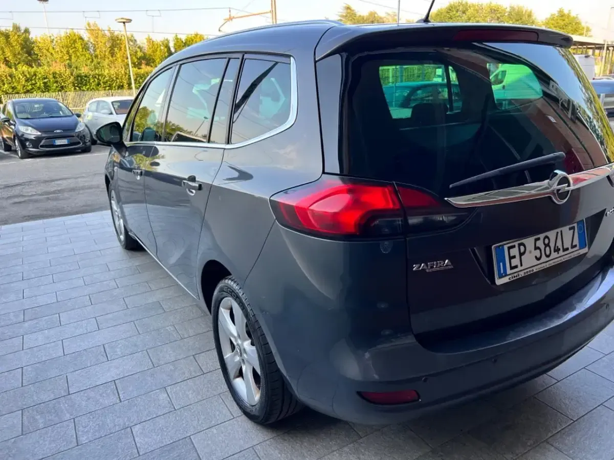 Usata Opel Zafira Tourer Cosmo 150 CV (110 kW) 2012 Grigio Monovolume