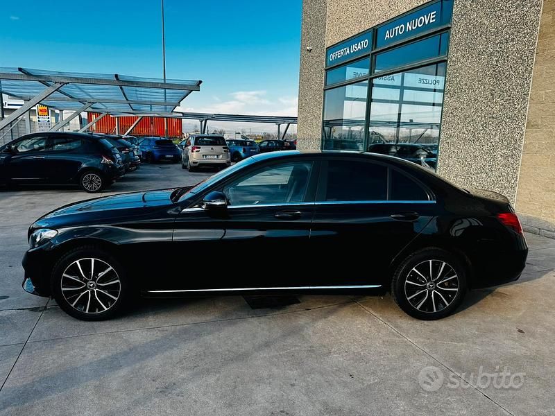 Usata Mercedes C180 122 CV (89 kW) 2021 Nero Berlina