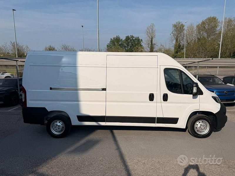 Usata Peugeot Boxer S 140 CV (102 kW) 2023 Bianco pastello Furgone