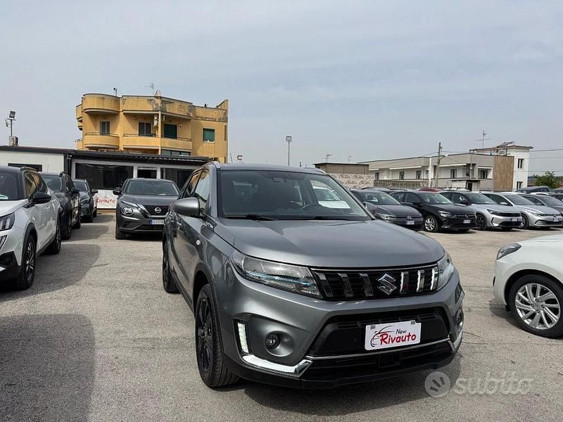 Grigio scuro Usata 2021 Suzuki Vitara SUV | 14.900 € (Cara) - Immagine 1/4