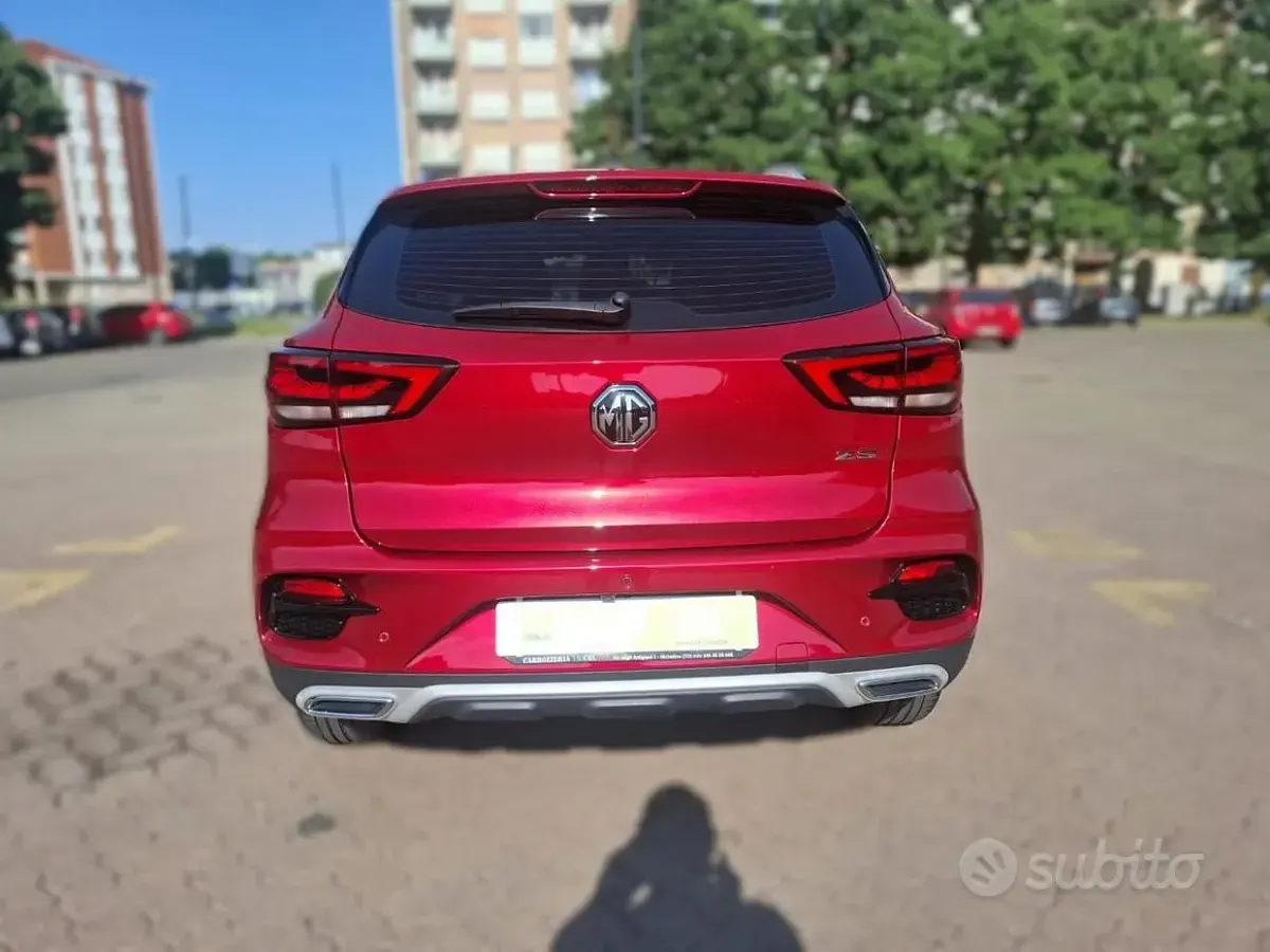 Usata MG ZS Luxury 106 CV (77 kW) 2023 Rosso SUV