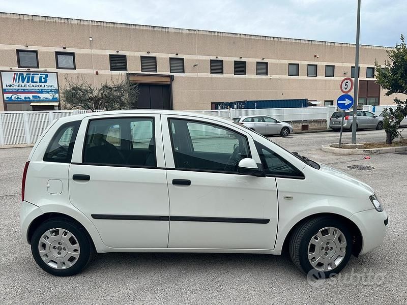 Usata Fiat Idea 95 CV (69 kW) 2012 Bianco Monovolume