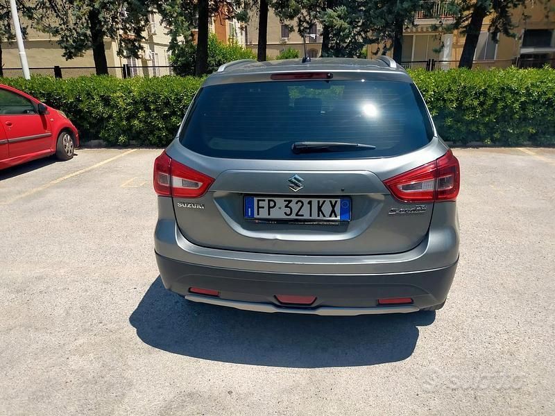 Usata Suzuki SX4 107 CV (78 kW) 2018 Grigio SUV