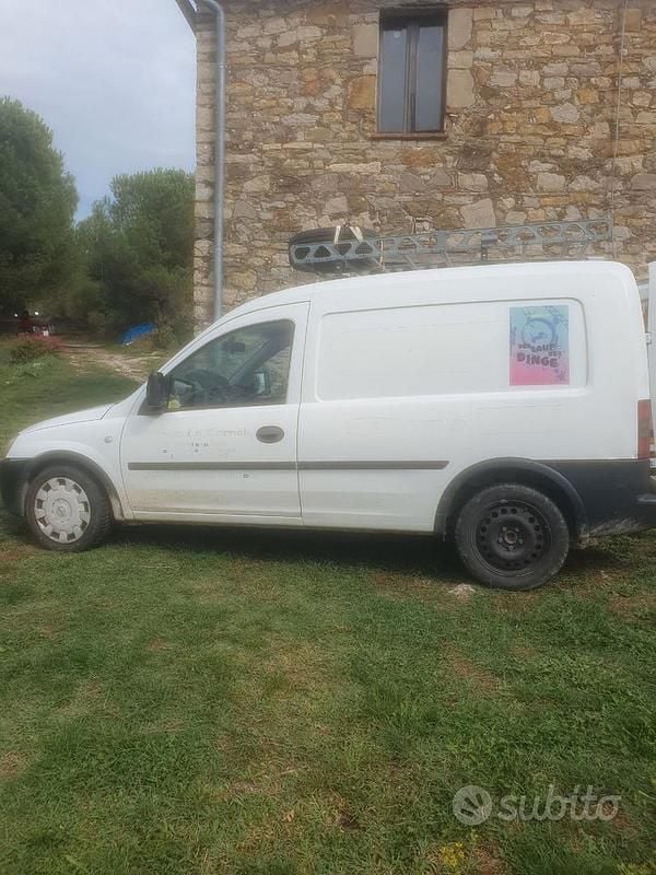 Usata Opel Combo 102 CV (75 kW) 2010 Monovolume