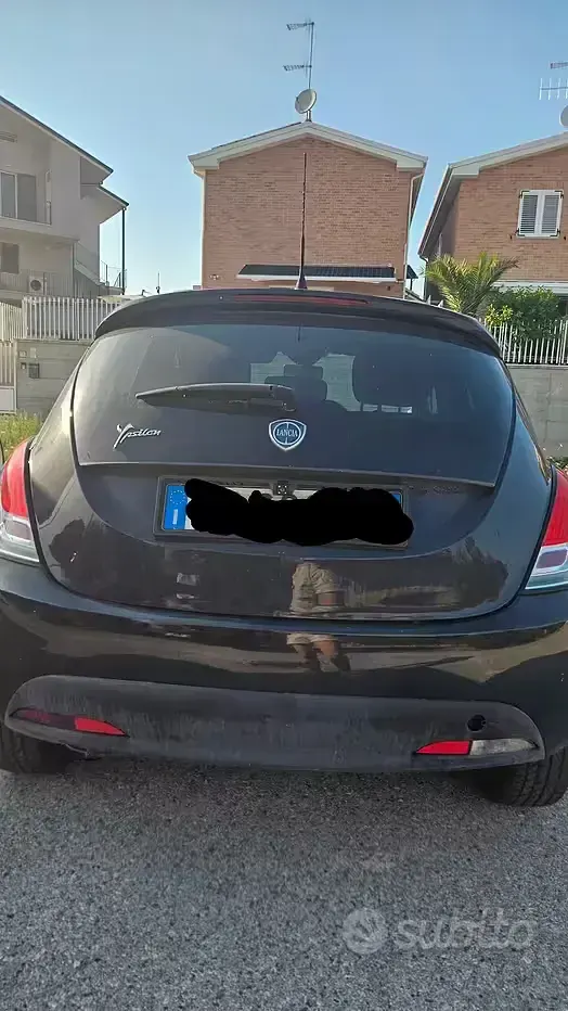 Usata Lancia Ypsilon 60 CV (44 kW) 2012 Nero Utilitaria