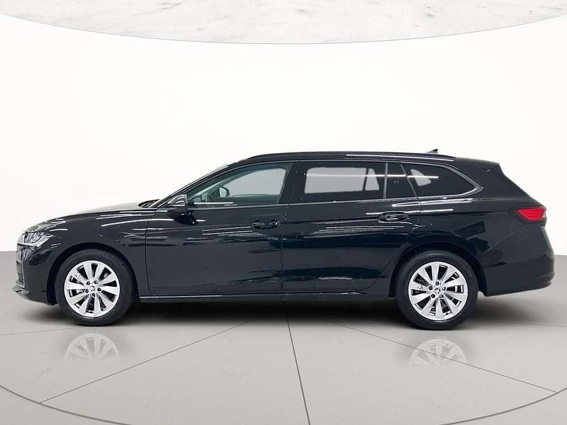 Usado Skoda Superb Selection 150 CV (110 kW) 2025 Negro Familiar