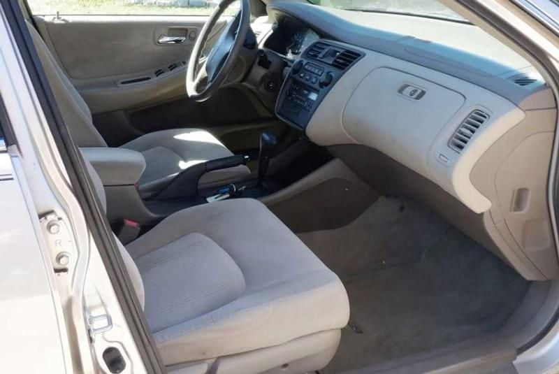 Usata Honda Accord 150 CV (110 kW) 2000 Beige Berlina