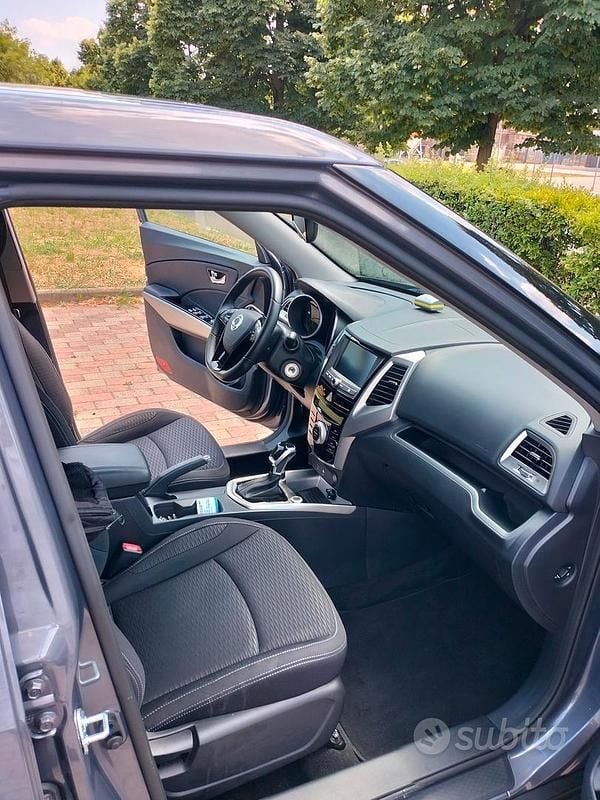 Usata Ssangyong (KGM) Tivoli 128 CV (94 kW) 2019 Grigio SUV