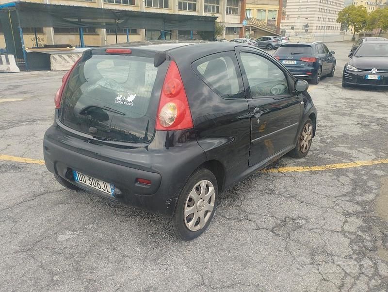 Usata Peugeot 107 68 CV (50 kW) 2006 Nero Utilitaria